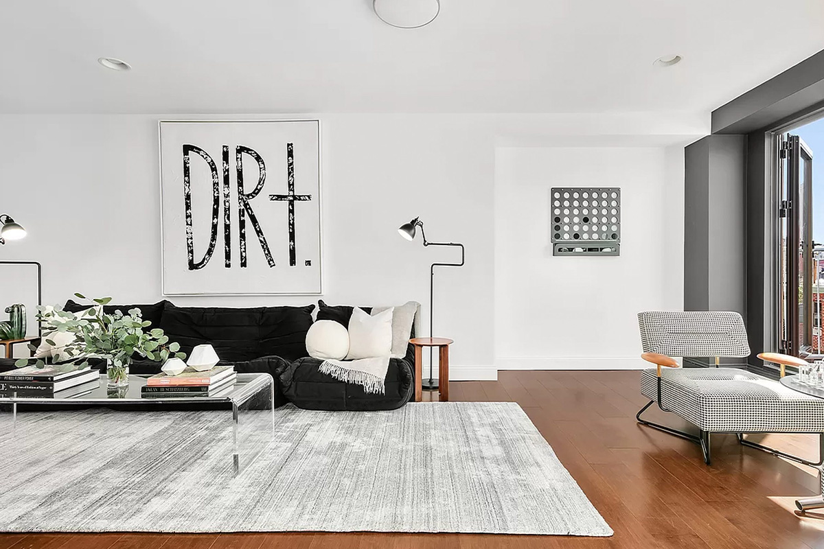 Two Blu Ducks Staged Den