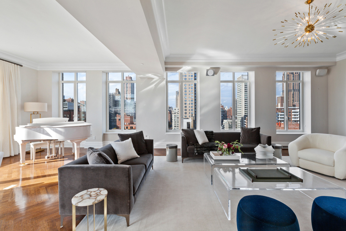 Two Blu Ducks Living Room Staging